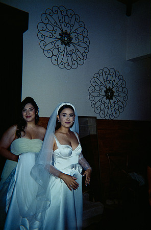 01 Mariana Vargas - Fujifilm 400 por Arca Film Lab (Mayo 2025) - Rollo 1060