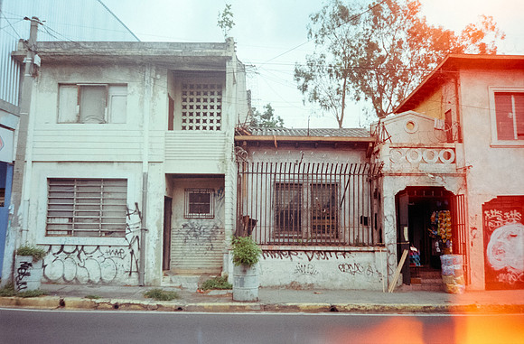 07 Ronald Hernández - Fujifilm 200 - Arca Film Lab (Septiembre 2024) - Rollo 0330