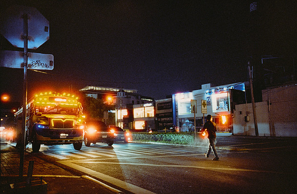 06 Elliot Morales - Cinestill 800T por Arca Film Lab (Junio 2025) - Rollo 1154