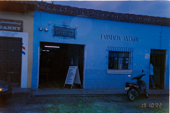 02 Mercedes Pérez - Konica Centuria Super 400 por Arca Film Lab (Junio 2024) - Rollo 0106