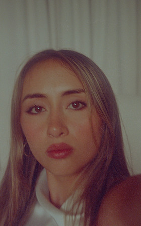 37 Vivian Kotouch - Lomography 400 por Arca Film Lab (Octubre 2024) - Rollo 0417