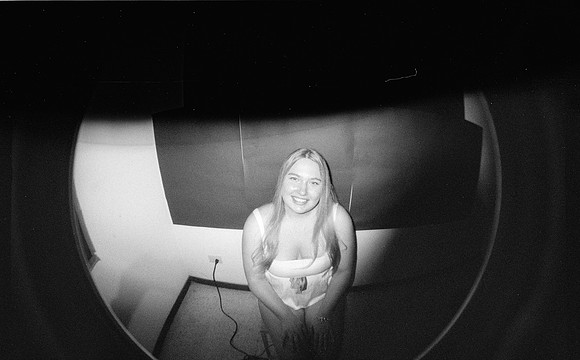 01 Natalia Mendoza - Kentmere Pan 400 por Arca Film Lab (Junio 2025) - Rollo 1129