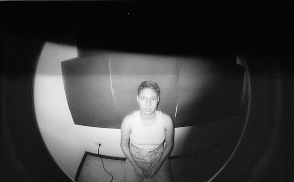 10 Natalia Mendoza - Kentmere Pan 400 por Arca Film Lab (Junio 2025) - Rollo 1129