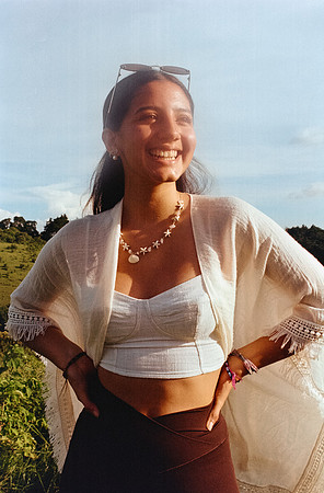 16 Isha Morales - Kodak Gold 200 por Arca Film Lab (Octubre 2024) - Rollo 0433