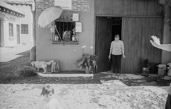 15 Mónica Minondo - Kodak TMAX 400 por Arca Film Lab (Febrero 2025) - Rollo 0742