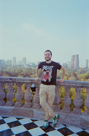 18 Elliot Morales - Fujifilm 400 por Arca Film Lab (Diciembre 2024) - Rollo 0557