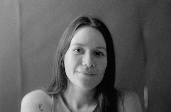17 Mariana Cabrera - Kentmere Pan 400 por Arca Film Lab (Junio 2025) - Rollo 1130