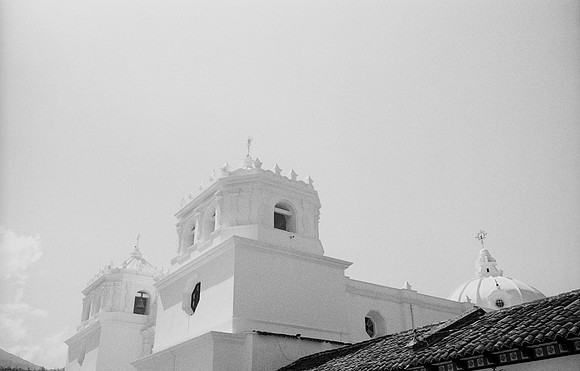 17 Mónica Minondo - Kodak TMAX 400 por Arca Film Lab (Febrero 2025) - Rollo 0742