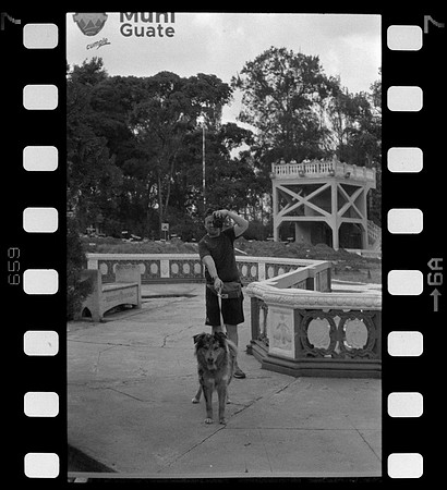 06 Omar Véliz - Neopan SS 100 por Arca Film Lab (Agosto 2024) - Rollo 0301