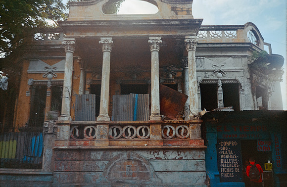 13 Ronald Hernández - Kodak Ultamax 400 por Arca Film Lab (Septiembre 2024) - Rollo 0329