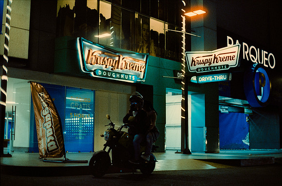 16 Elliot Morales - Cinestill 800T por Arca Film Lab (Mayo 2025) - Rollo 1001
