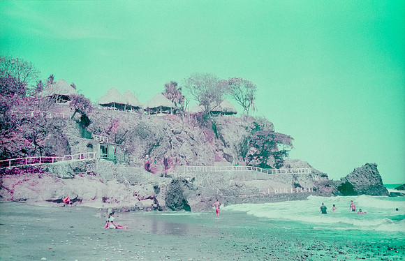 32 Natalia Mendoza - Lomography Purple por Arca Film Lab (Mayo 2025) - Rollo 1019