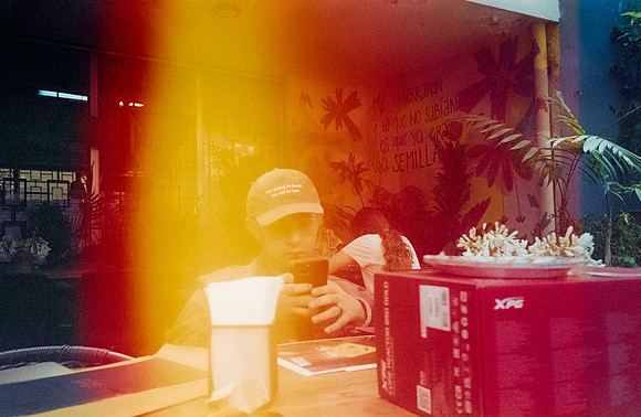11 Mauricio Salguero - Kodak 800 por Arca Film Lab (Diciembre 2025) - Rollo 1606