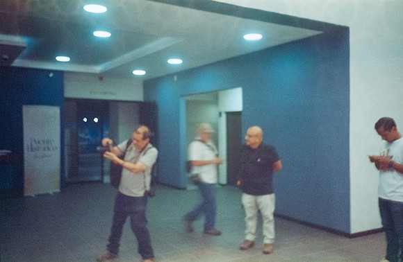 17 Mauricio Salguero - Kodak 800 por Arca Film Lab (Diciembre 2025) - Rollo 1606