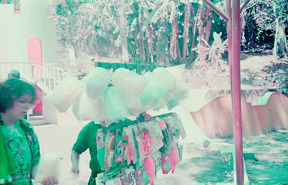 14 Natalia Mendoza - Lomography Purple por Arca Film Lab (Mayo 2025) - Rollo 1019