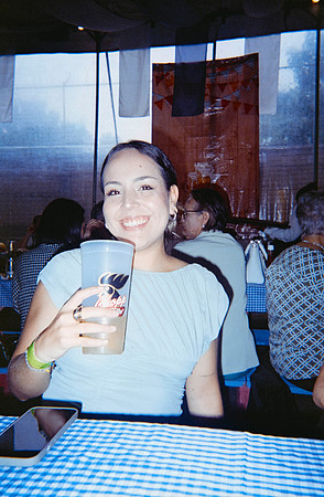 18 Adriana González - Fujifilm 400 por Arca Film Lab (Mayo 2025) - Rollo 1021