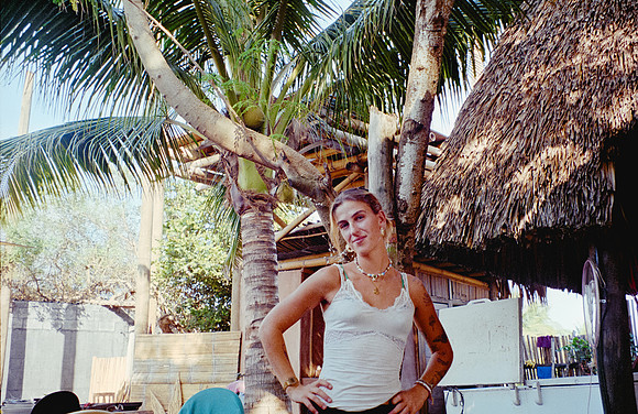 37 Carlota Benet - Kodak Ultamax 400 por Arca Film Lab (Enero 2025) - Rollo 0610