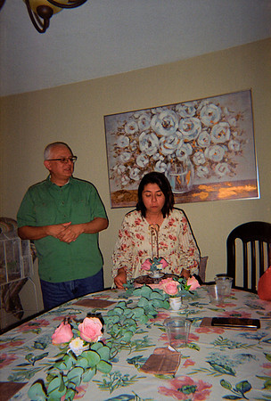 08 Cumpleaños 50 de mi mamá junto a mi papá - Mirna de Díaz y Fabriccio Díaz - 10 Enero 2023 - Rollo #1 - Fujifilm Superia Xtra 400 - Cámara Desechable por Fabriccio Díaz