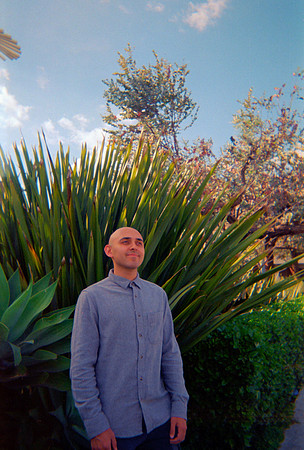 09 Retrato de Fabriccio Díaz en Majadas 11 - Fotografiado por Lucía Ramírez - Rollo #1 - Fujifilm Superia Xtra 400 - Cámara Desechable por Fabriccio Díaz
