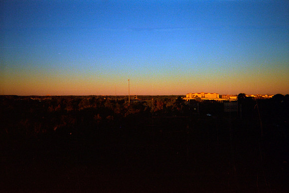 18 Amanecer desde Tampa, Florida - Rollo #1 - Fujifilm Superia Xtra 400 - Cámara Desechable por Fabriccio Díaz