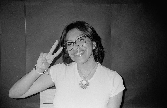 24 Mariana Cabrera - Kentmere Pan 400 por Arca Film Lab (Junio 2025) - Rollo 1124