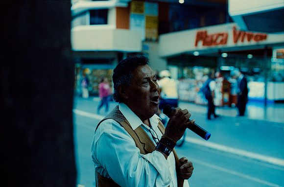 28 Elliot Morales - Cinestill 800T por Arca Film Lab (Mayo 2025) - Rollo 1001