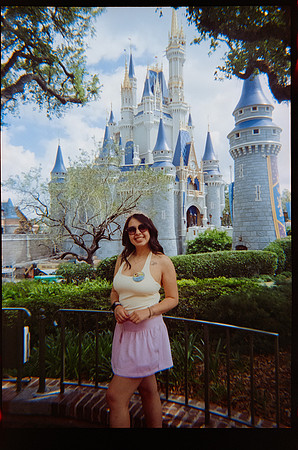 09 Marcela Grajeda - Fujifilm 400 por Arca Film Lab (Octubre 2026) - Rollo 2297