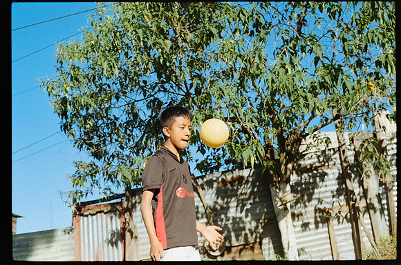 22 Denise Lipman - Kodak Gold 200 por Arca Film Lab (Octubre 2026) - Rollo 2319