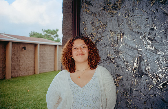 22 Kristel Calderón - Lomography 400 por Arca Film Lab (Agosto 2024) - Rollo 0290