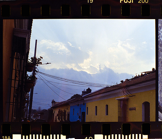 19 Ronald Ottoniel - Fujifilm 200 por Arca Film Lab (Mayo 2024) - Rollo 0089