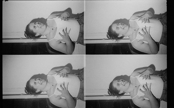 08 Natalia Mendoza - Kentmere Pan 400 por Arca Film Lab (Junio 2025) - Rollo 1127