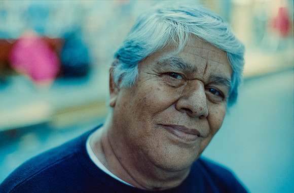 17 Elliot Morales - Cinestill 800T por Arca Film Lab (Mayo 2025) - Rollo 1001