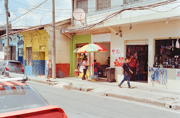 23 Gerardo Recinos - Kodacolor 200 Sin bordes por Arca Film Lab (Octubre 2024) - Rollo 0339
