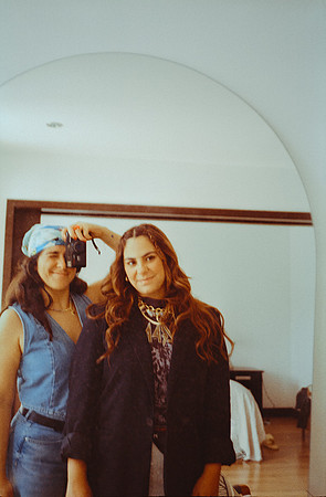 19 Jazmine Sousa - Kodak Gold 200 por Arca Film Lab (Noviembre 2024) - Rollo 0441