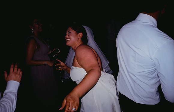 07 Denise Clicks - Kodak Gold 200 por Arca Film Lab (Abril 2025) - Rollo 0957