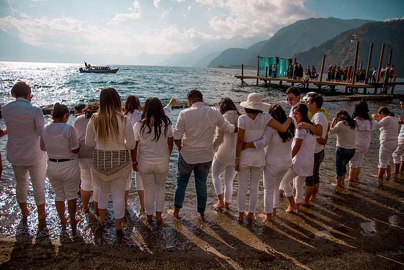 082 The Well - Atitlán 2017 por Fabriccio Díaz