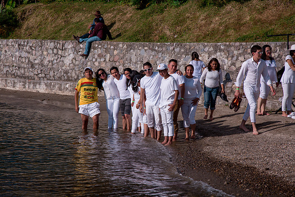 089 The Well - Atitlán 2017 por Fabriccio Díaz