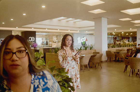 21 Andrea Osorio - Kodak Gold 200 por Arca Film Lab (Mayo 2025) - Rollo 1074