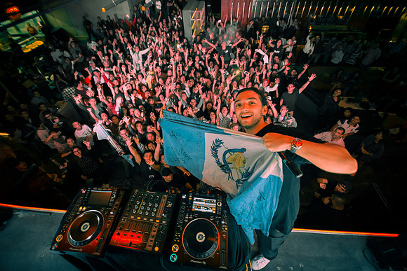 09 Carl Nunes en 1001 Noches - Wild Night - por Fabriccio Díaz