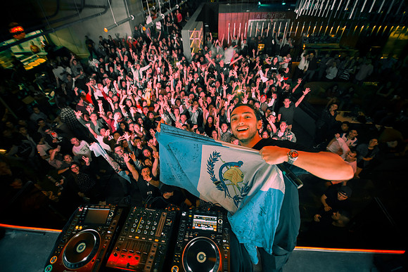 08 Carl Nunes en 1001 Noches - Wild Night - por Fabriccio Díaz