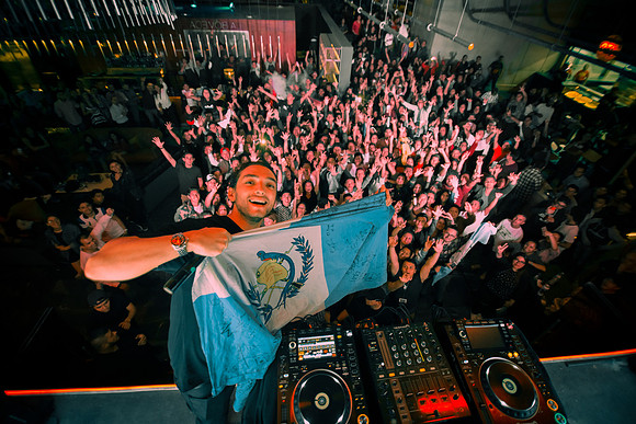 07 Carl Nunes en 1001 Noches - Wild Night - por Fabriccio Díaz