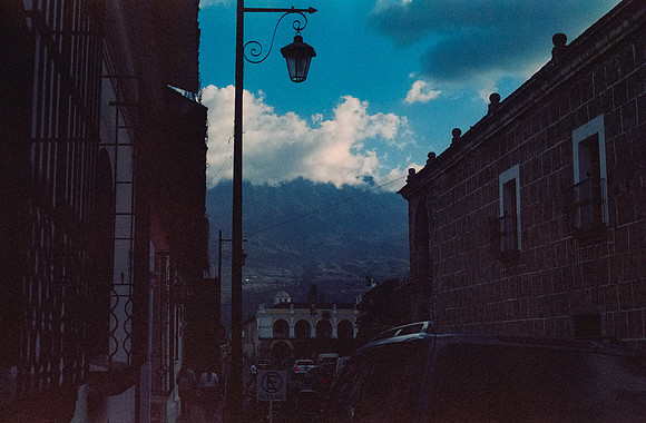 18 Mónica Díaz - Agfacolor Vista 400 por Arca Film Lab (Abril 2025) - Rollo 0926