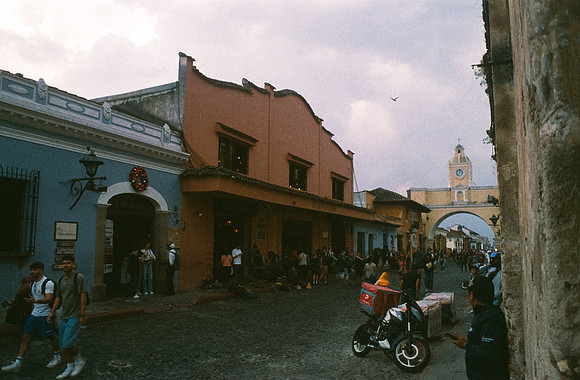 15 Alexander Daum - Kodak Ektachrome 100 por Arca Film Lab (Enero 2025) - Rollo 0634