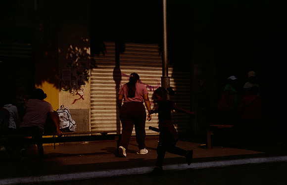23 Elliot Morales - Cinestill 400D por Arca Film Lab (Mayo 2025) - Rollo 1049