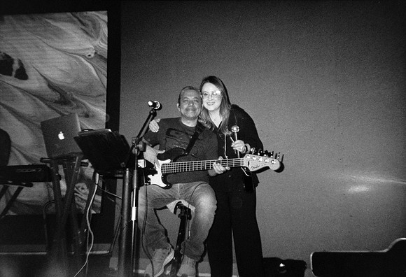 14 Andrea Osorio - Ilford HP5 Plus 400 por ArcaFilmLab (Octubre 2023)