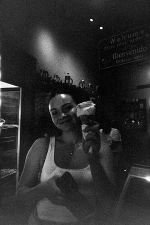 28 Andrea Osorio - Ilford HP5 Plus 400 por ArcaFilmLab (Octubre 2023)