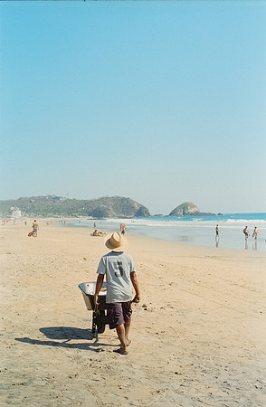 17 Karen Lucía Lara - Kodak Gold 200 por Arca Film Lab (Febrero 2025) - Rollo 0797