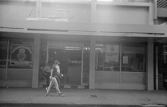 22 Adriana Ruano - Ilford HP5+ 400 por Arca Film Lab (Noviembre 2024) - Rollo 0488