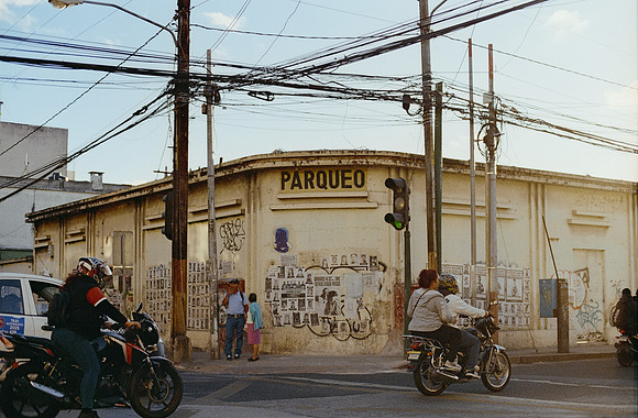 28 Elliot Morales - Kodak Gold 200 por Arca Film Lab (Febrero 2025) - Rollo 0785