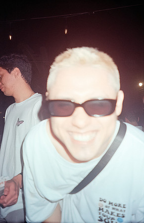 27 Mauricio Salguero - Kodak ProImage 100 por Arca Film Lab (Septiembre 2024) - Rollo 0354